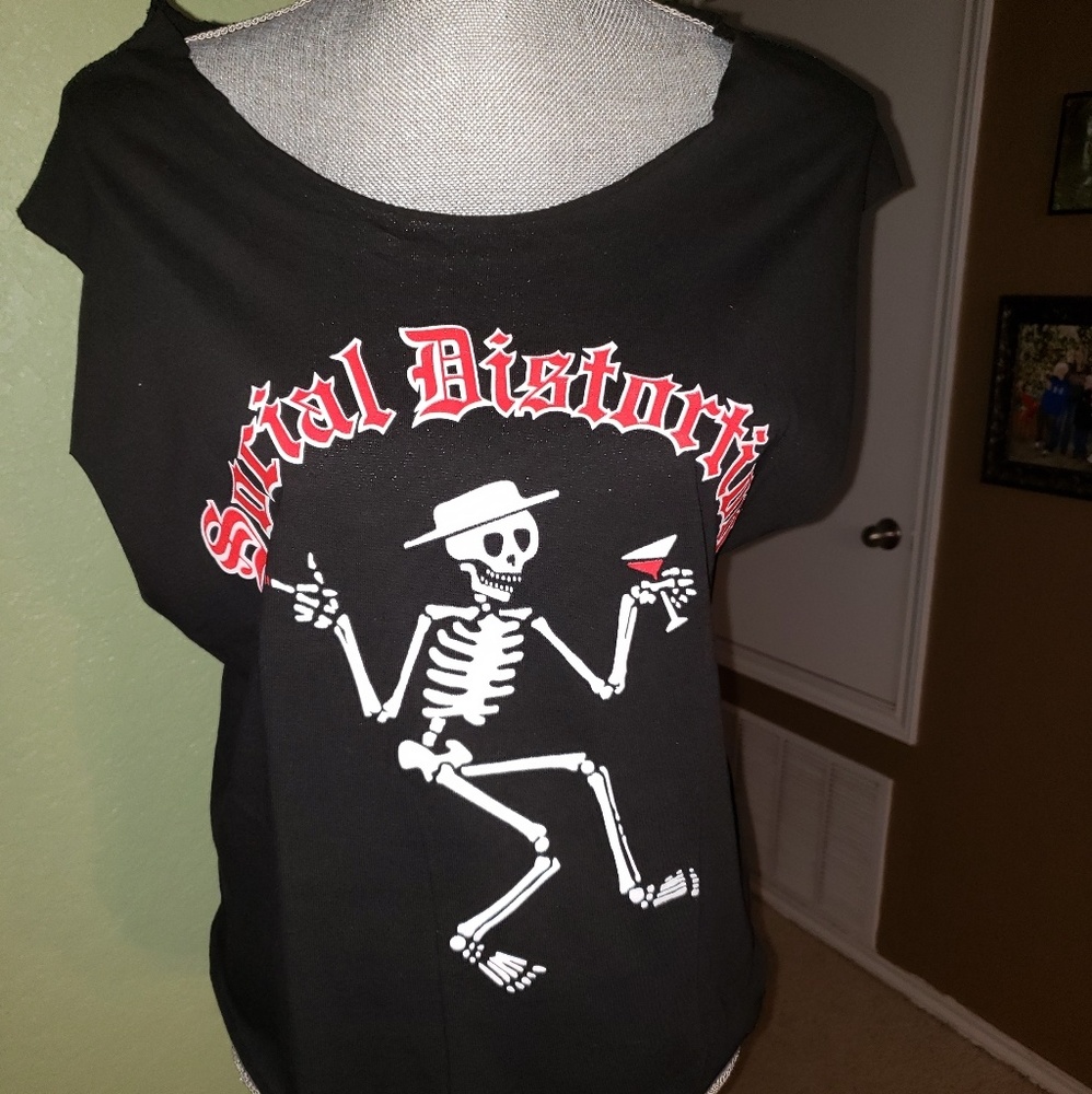 VINTAGE LOOKING SOCIAL DISTORTION BAND TEE